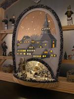 Kolbe Schwibbogen Seiffen Höhle bei Nacht