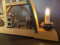 Kolbe Schwibbogen Seiffen Höhle bei Nacht