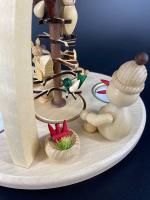 Pyramide-Im Wald-